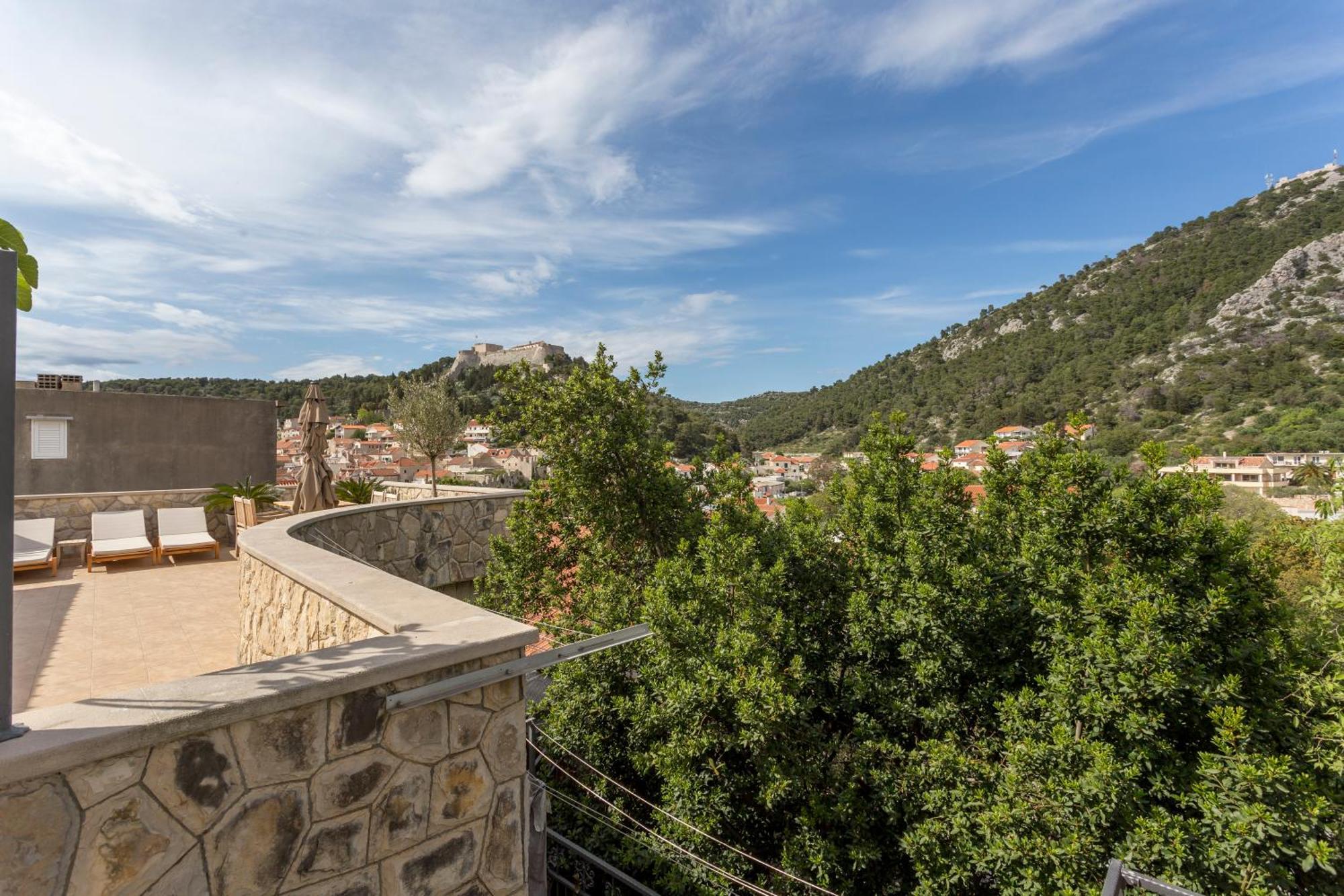 Mamma Mia Apartments-City Center Hvar Town Exterior photo