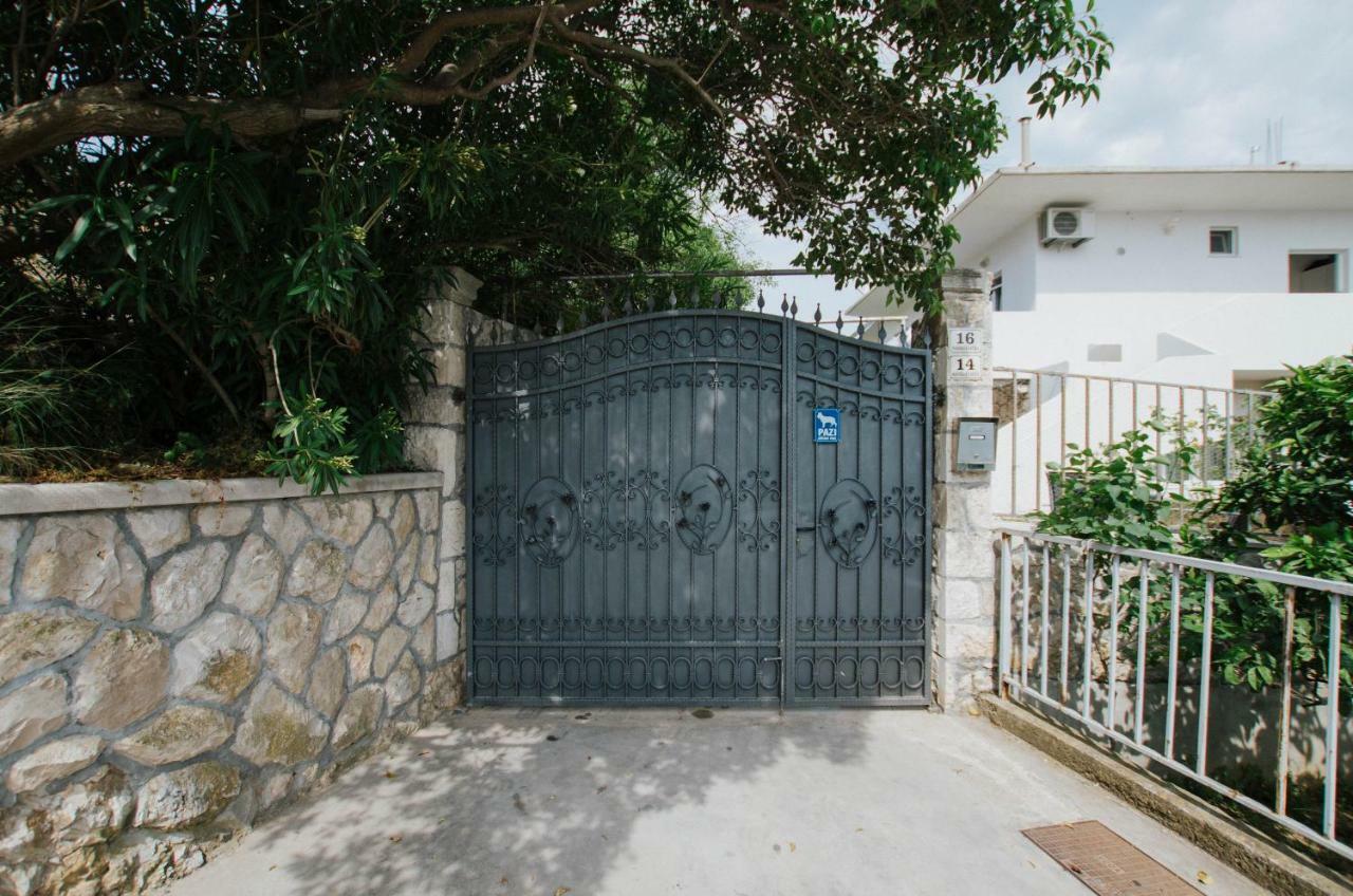 Mamma Mia Apartments-City Center Hvar Town Exterior photo