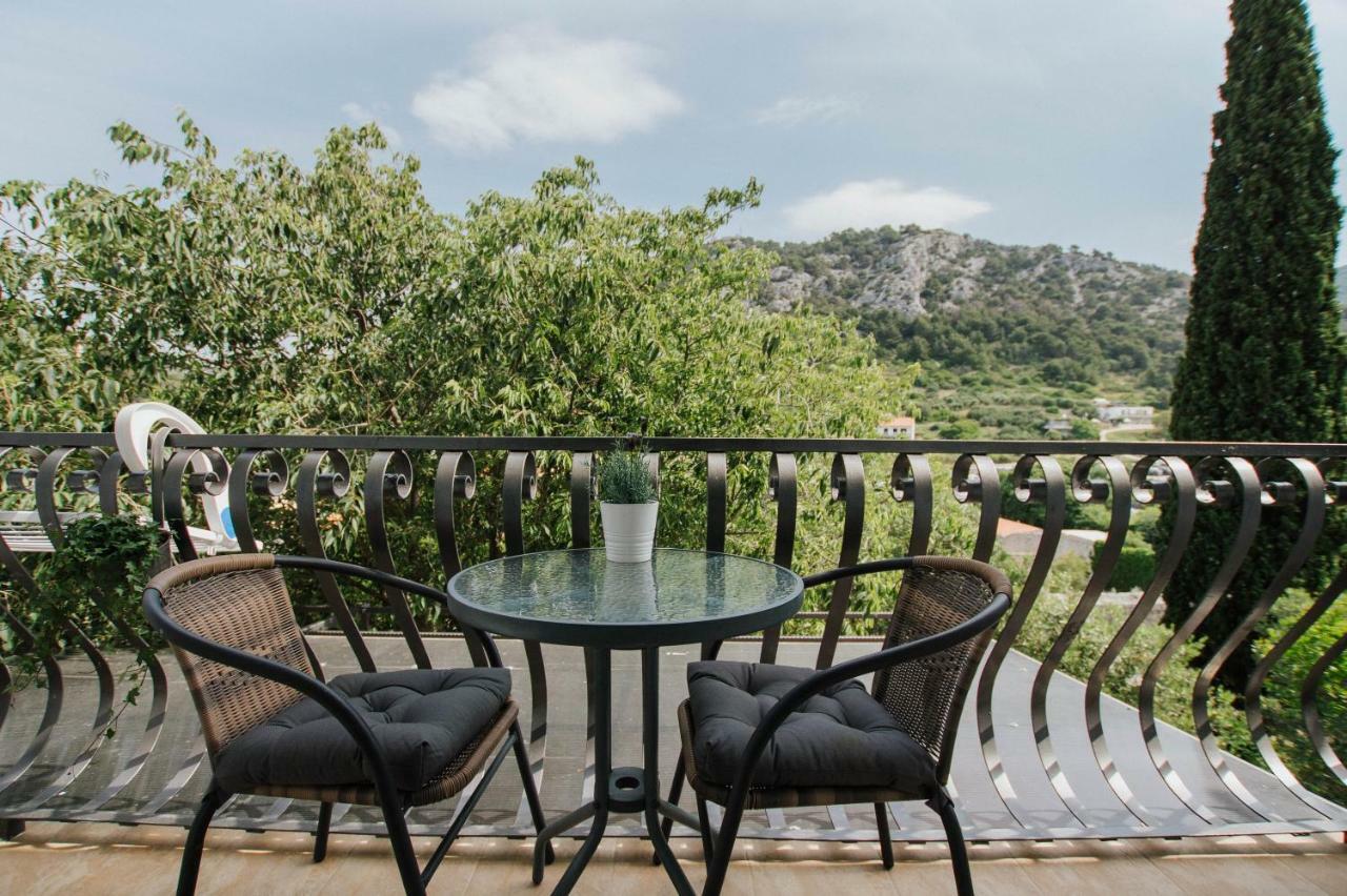 Mamma Mia Apartments-City Center Hvar Town Exterior photo